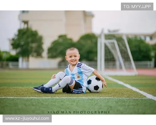 爱足球的小小明星勇敢追梦成就梦想之路